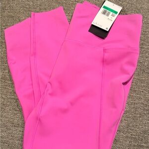 🔥🔥NWT - Nike XL Women's Universa Vivid Pink Leggings